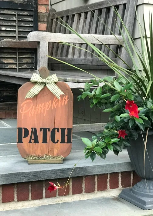  pallet pumpkin sign with a pumpkin patch stencil