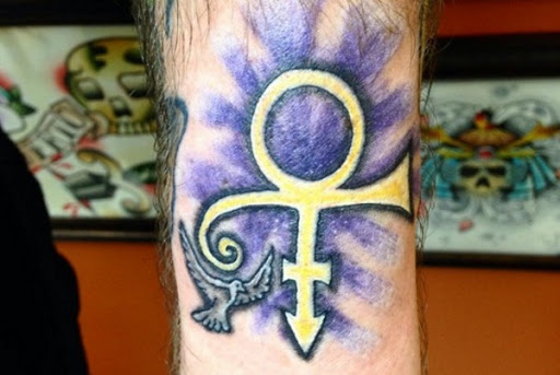 O príncipe e a Pomba da Tatuagem