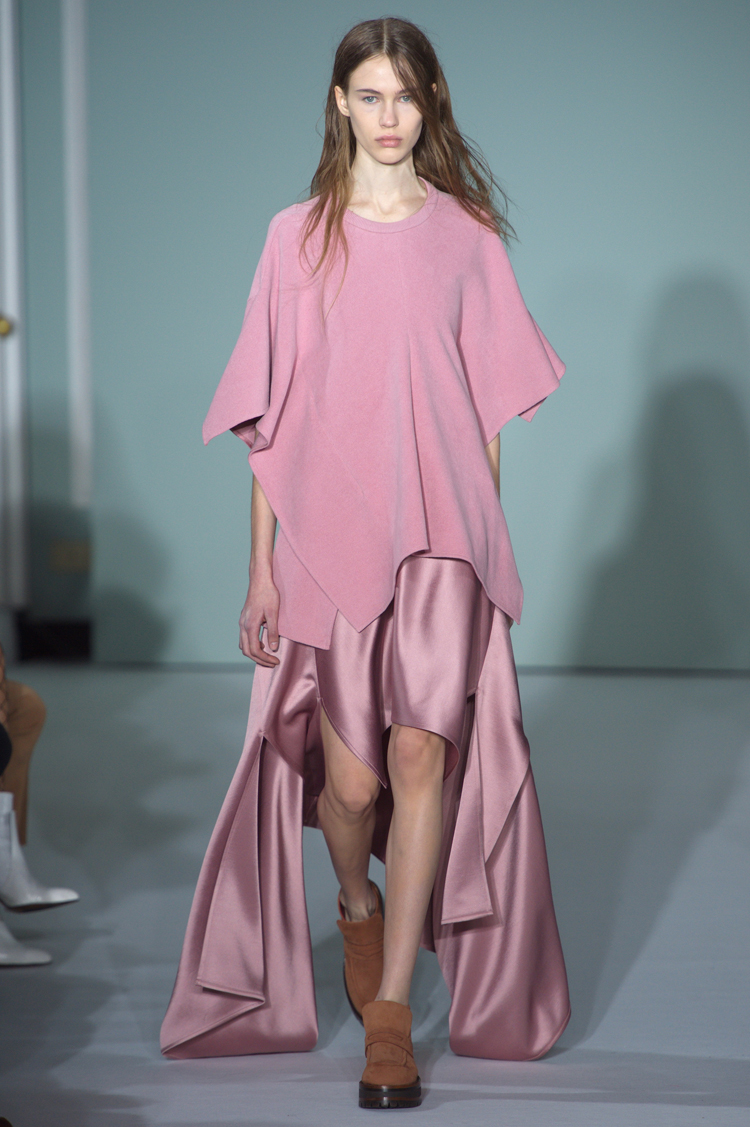 La delicadeza puede ser fuerte: La moda en rosa / Cultura del Vestir