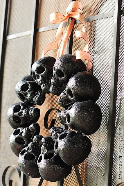 Halloween skull wreath front door decoration ideas Halloween skull wreath front door decoration ideas. Best Halloween scary party theme ideas. Halloween spooky front door décor ideas. Best party theme ideas for Halloween 2018.