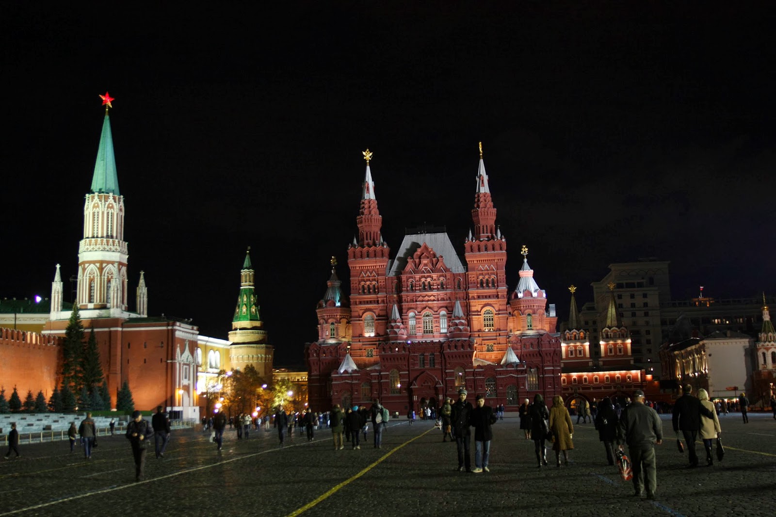 В какой стране красная площадь. Красная площадь ночью. Гим ночью красная площадь. Ночная Москва красная площадь летом. Красная площадь ночью фото.