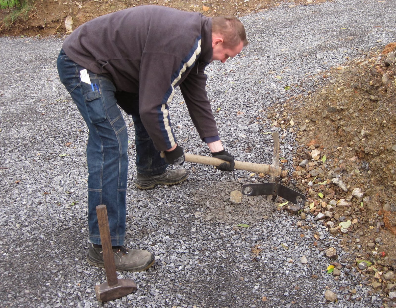 Teich- und Steckzäune von www.melabel.be: SONDERZUBEHÖR: Boden-Anker