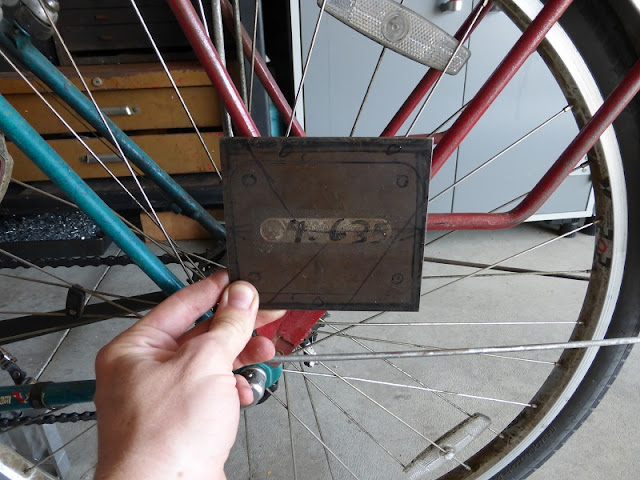 designing a plate to mount bicycle trailer hitch on rack