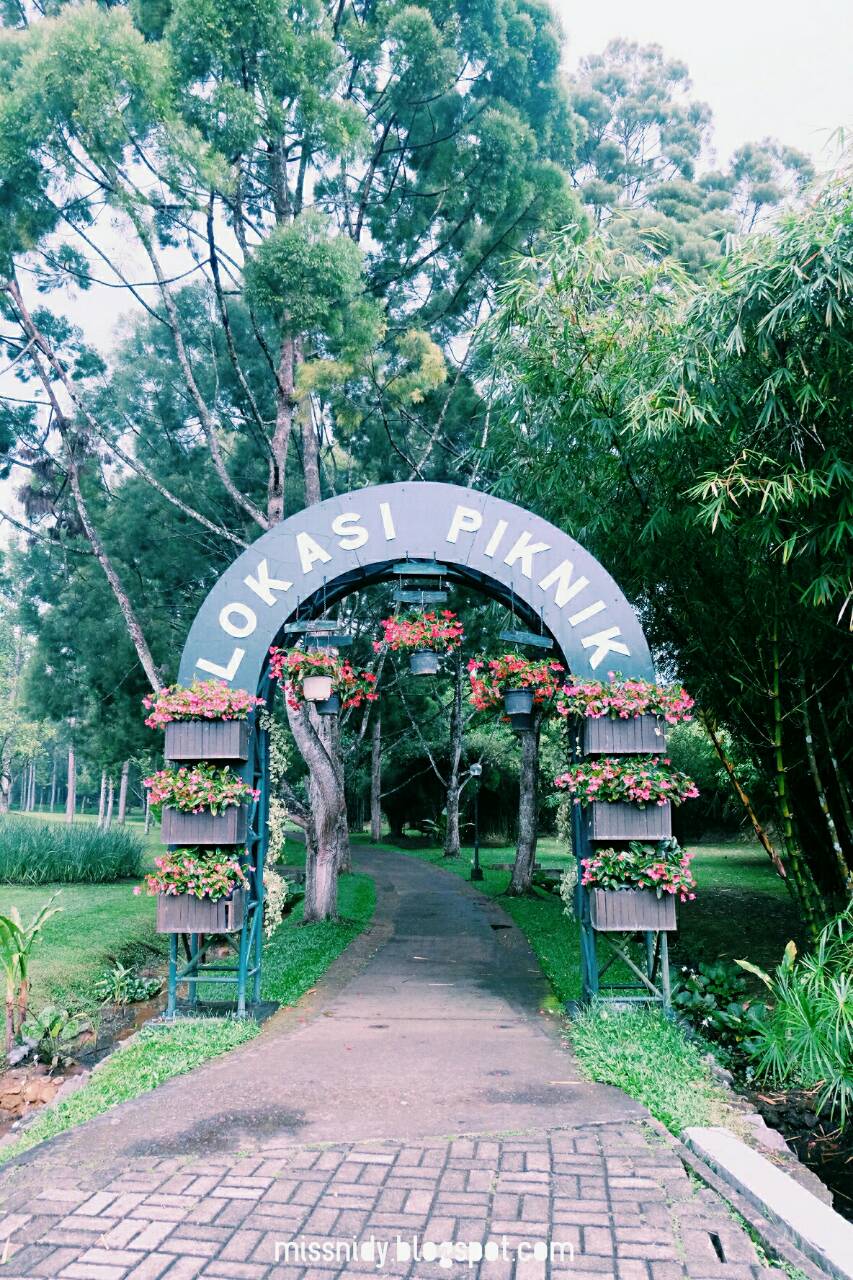 Piknik Misbar di Taman Bunga Nusantara