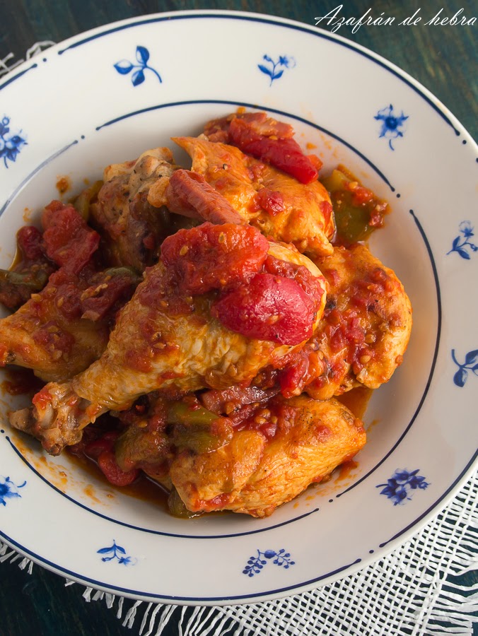 Pollo con tomate y jamón