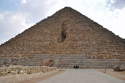 Tourism In Egypt: Pyramids of Giza