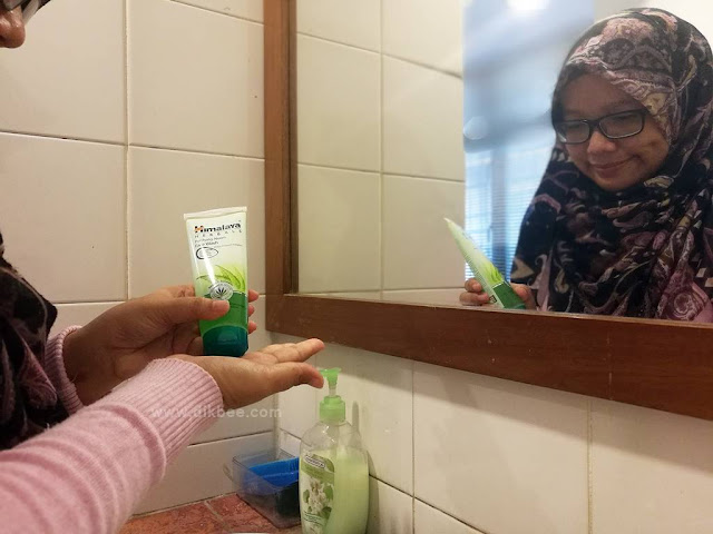 Neem Face Wash Untuk Membersihkan Wajah 6 Produk Himalaya Yang Mudah Dibawa Travel