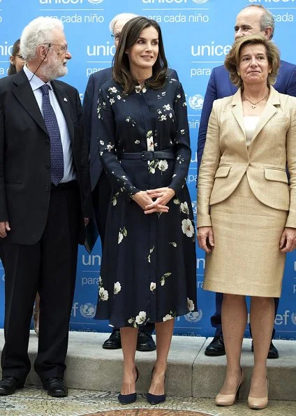 Queen Letizia wore Massimo Dutti floral print dress, Tous gold romance earrings, Carolina Herrera pumps and clutch