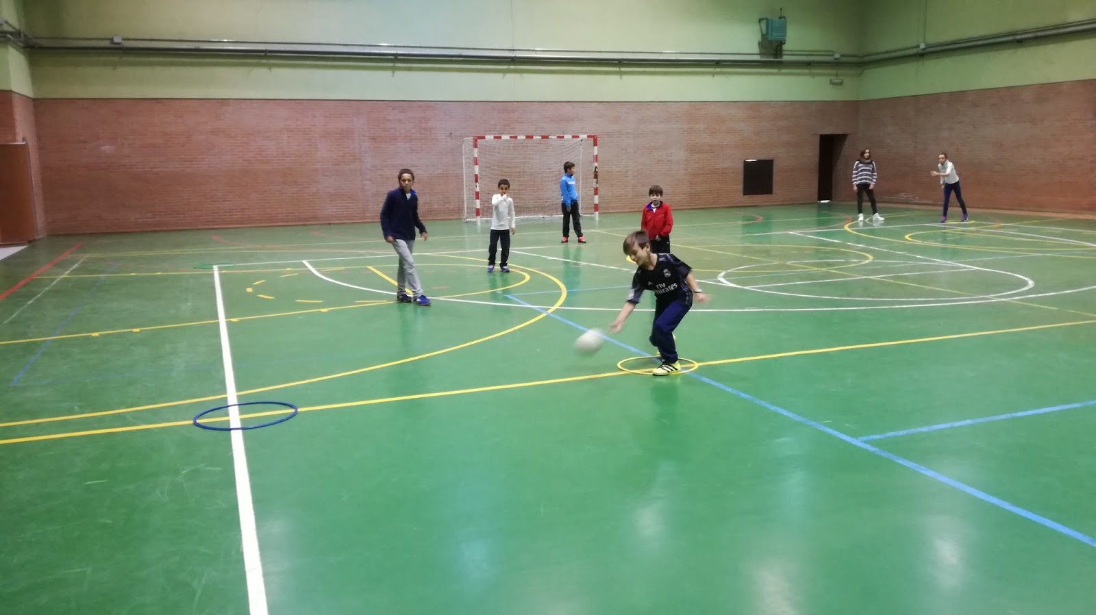 Deportes y Plástica Kickball o Kickingball