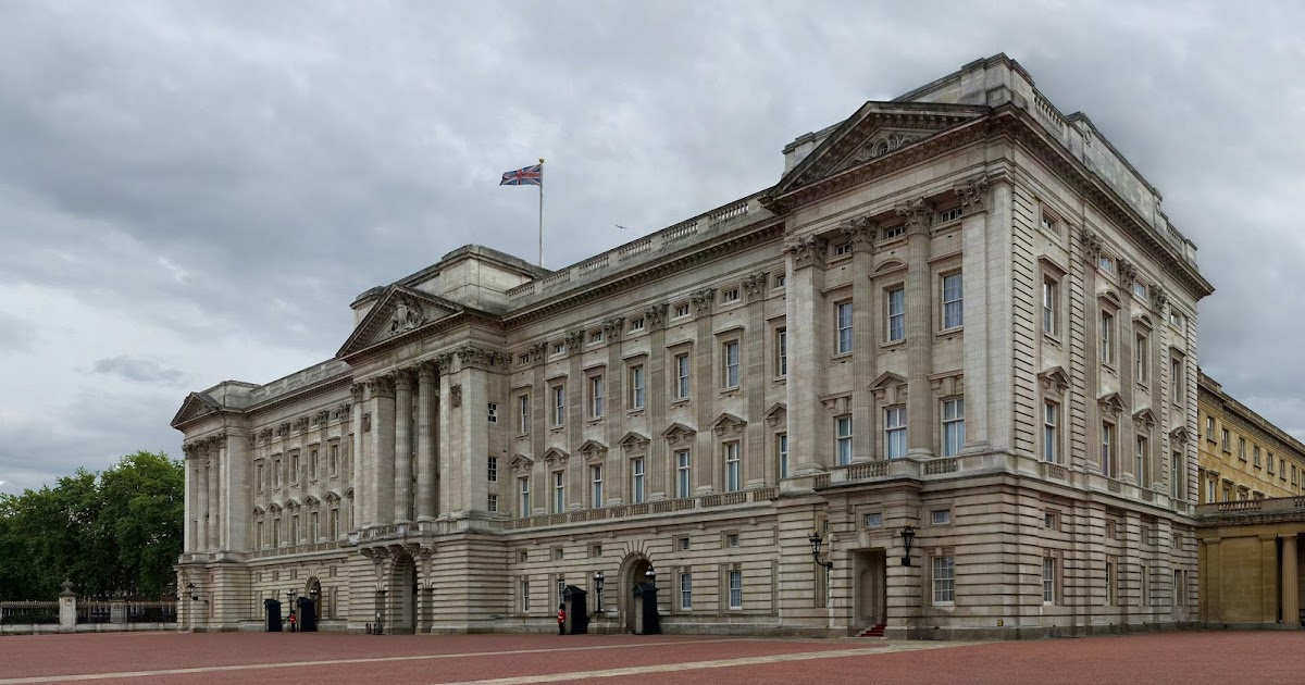 The Buckingham Palace | Most Visited Spot London | World For Travel