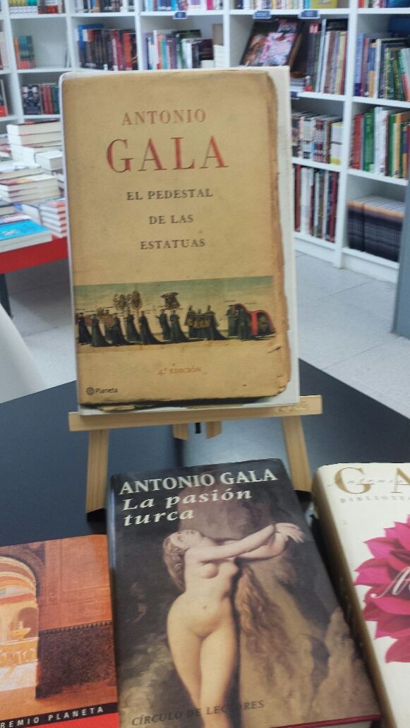 el pedestal de las estatuas el libro en blanco recordando a antonio gala el pedestal de las estatuas el libro en blanco recordando a antonio gala