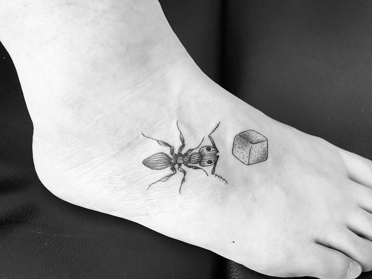 Tatuaje de hormigas por inkyourskinbdc