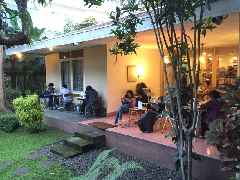 5 Tempat  Nongkrong  di Bandung Dengan Desain Unik dan Harga 