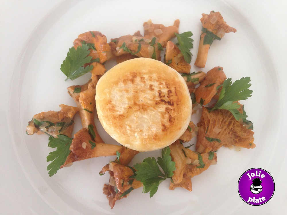 Jolie Plate Tomme vaudoise poêlée, fricassée de chanterelles sauvages