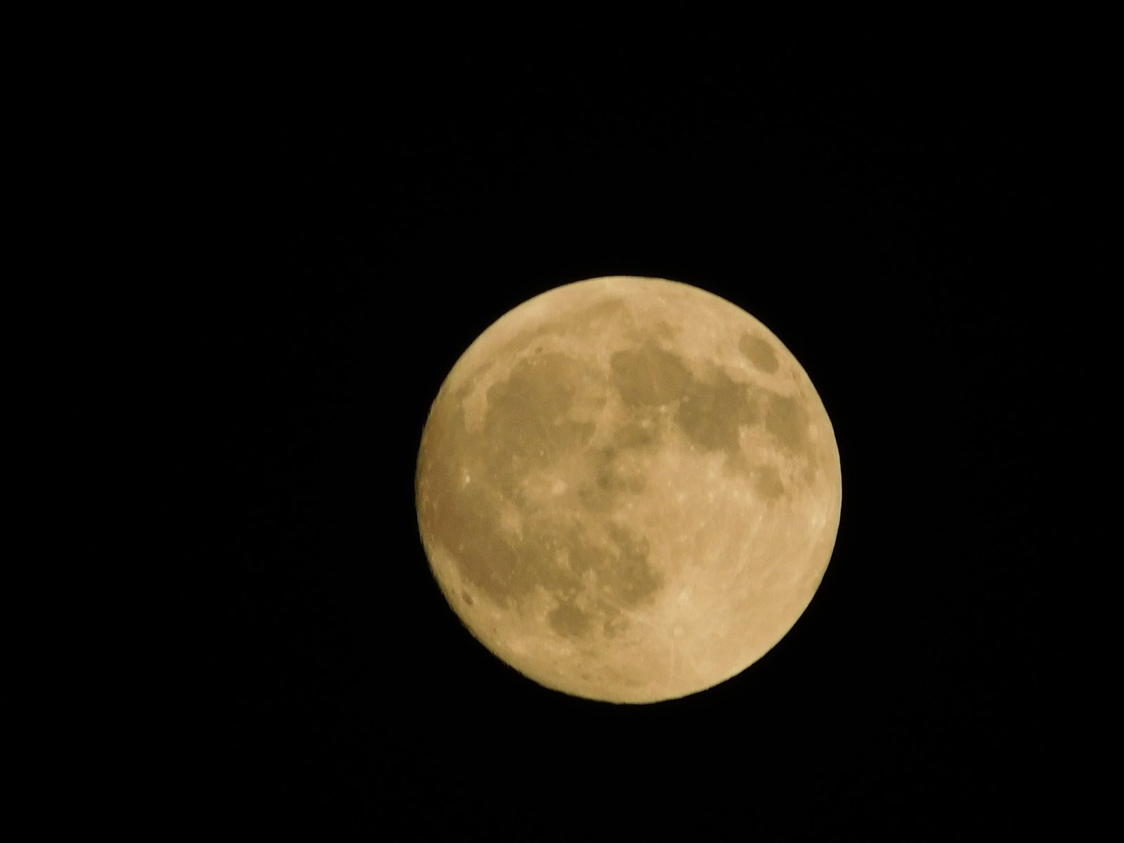 Twelve moons. Проект Луна. Полная черная Луна. Луна на 200 мм.