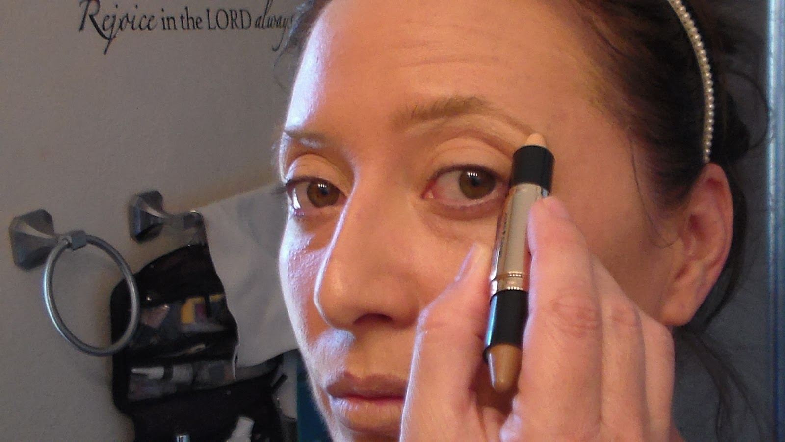 Makeup University Inc Hard Candy contour duo stick for summer travel