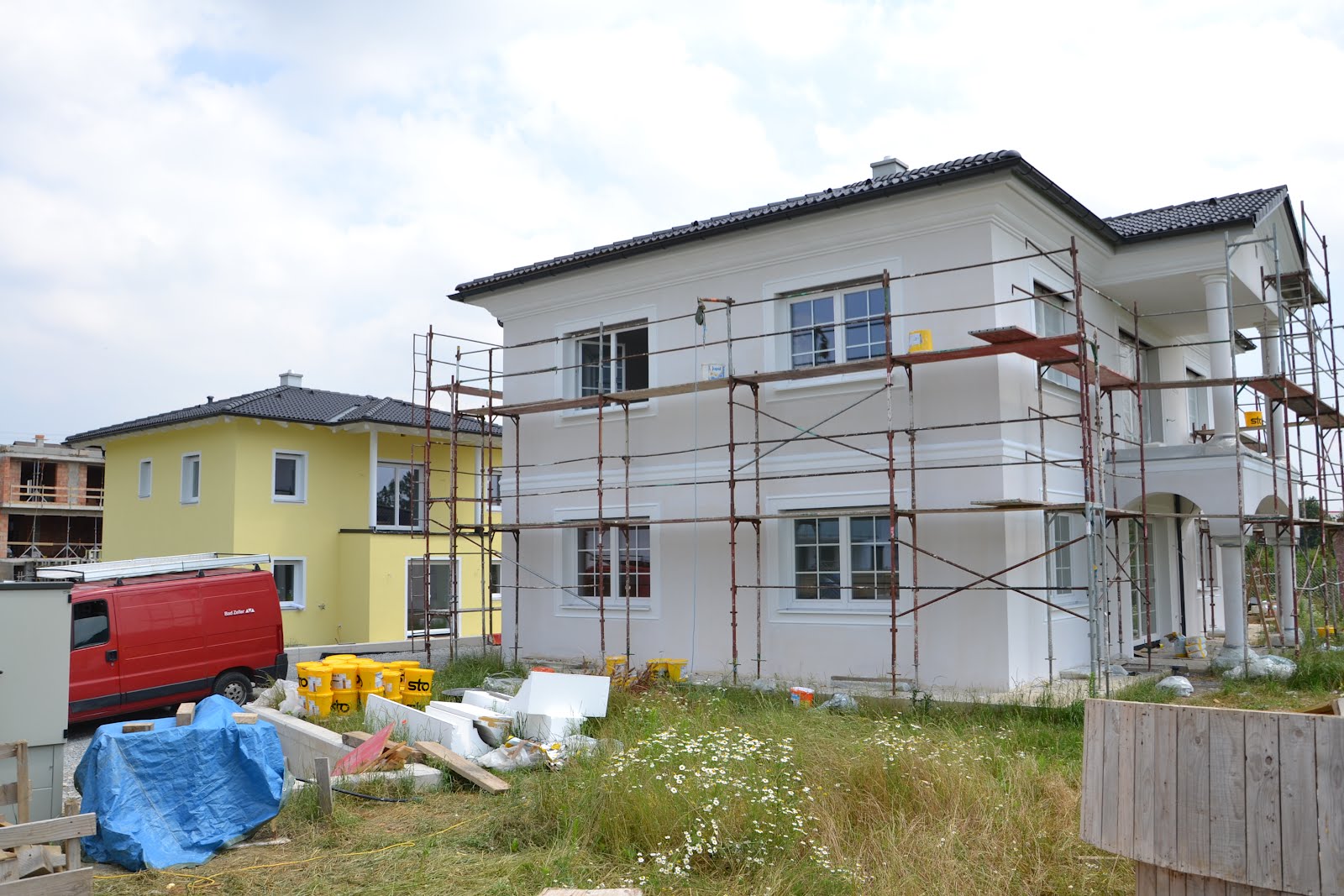 Armin & Sarah bauen ein Haus: Unser gelbes Haus, schon fast fertig ;)