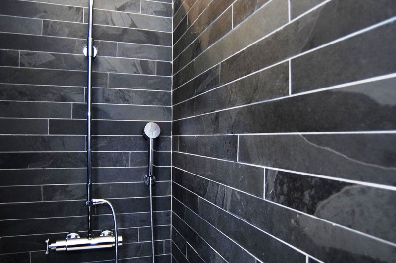 Baños en Rojo y Negro | AZdeco