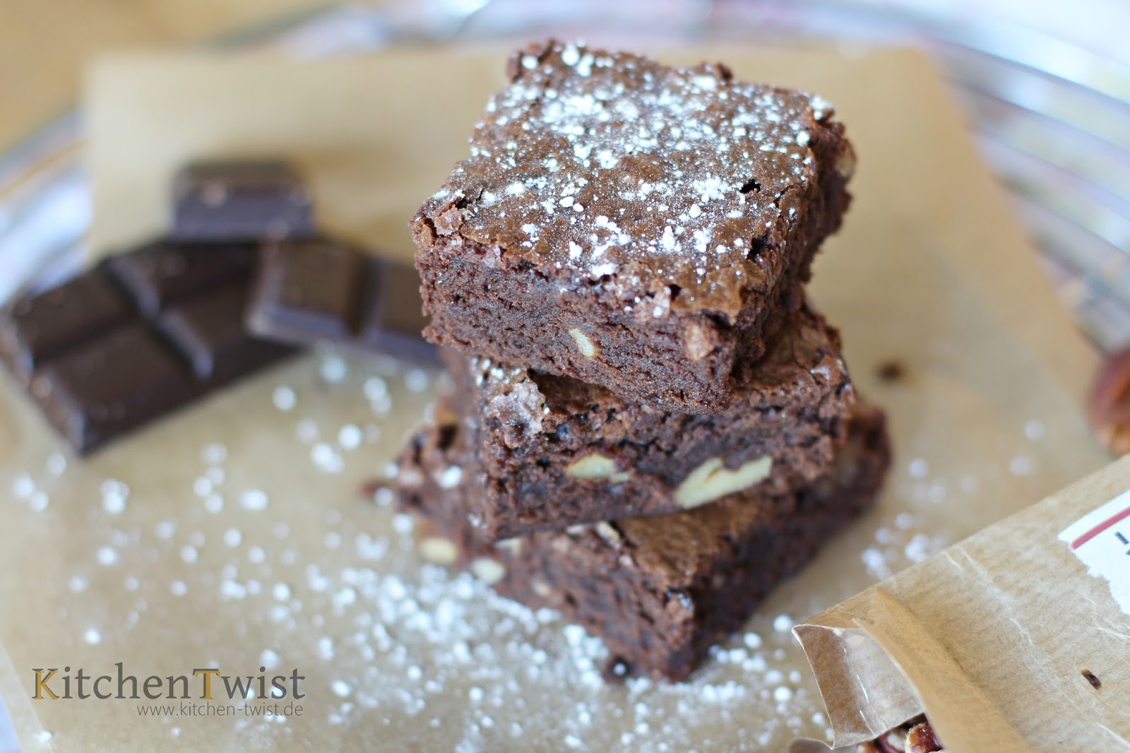 Saftige Brownies mit Pekannüssen - KitchenTwist