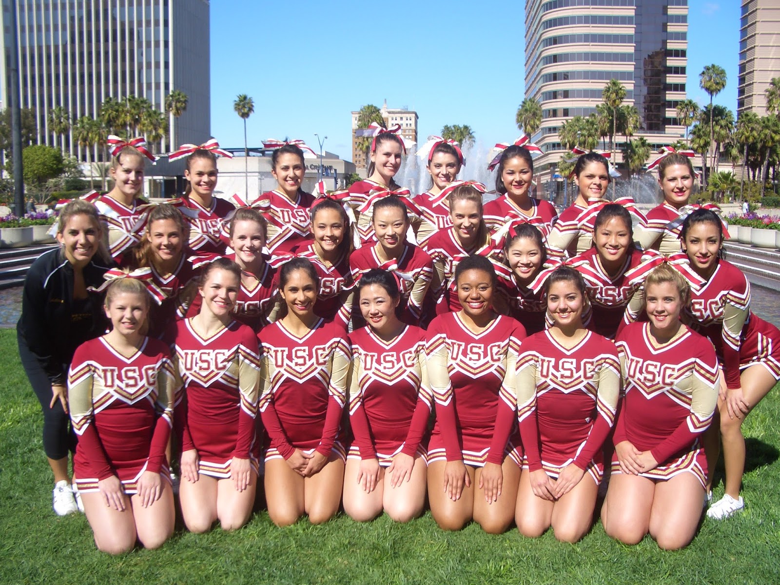 USC Cheer represents the University of Southern California at regional and ...