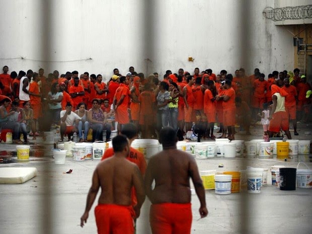 Detentos do pavilhão 10 do presídio de Feira de Santana mantém parentes como reféns (Foto: Ed Santos/Acorda Cidade)