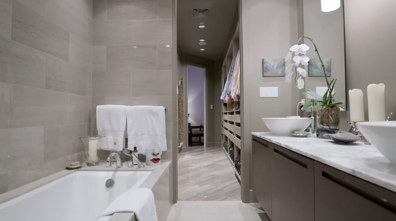 28 Photos vs. 1128 West Georgia Street #4901, Vancouver vs. Luxury Condo Interior Design Tour