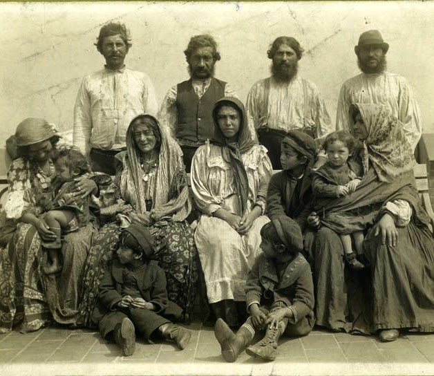 Eshkol HaKofer: O Drom [The Road]: Henna Among European Roma