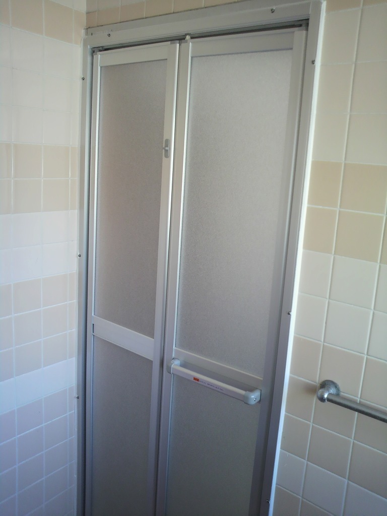 日々精進 理想の住宅 浴室ドア交換 カバー工法