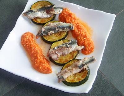 Calabacines con sardinas y salsa