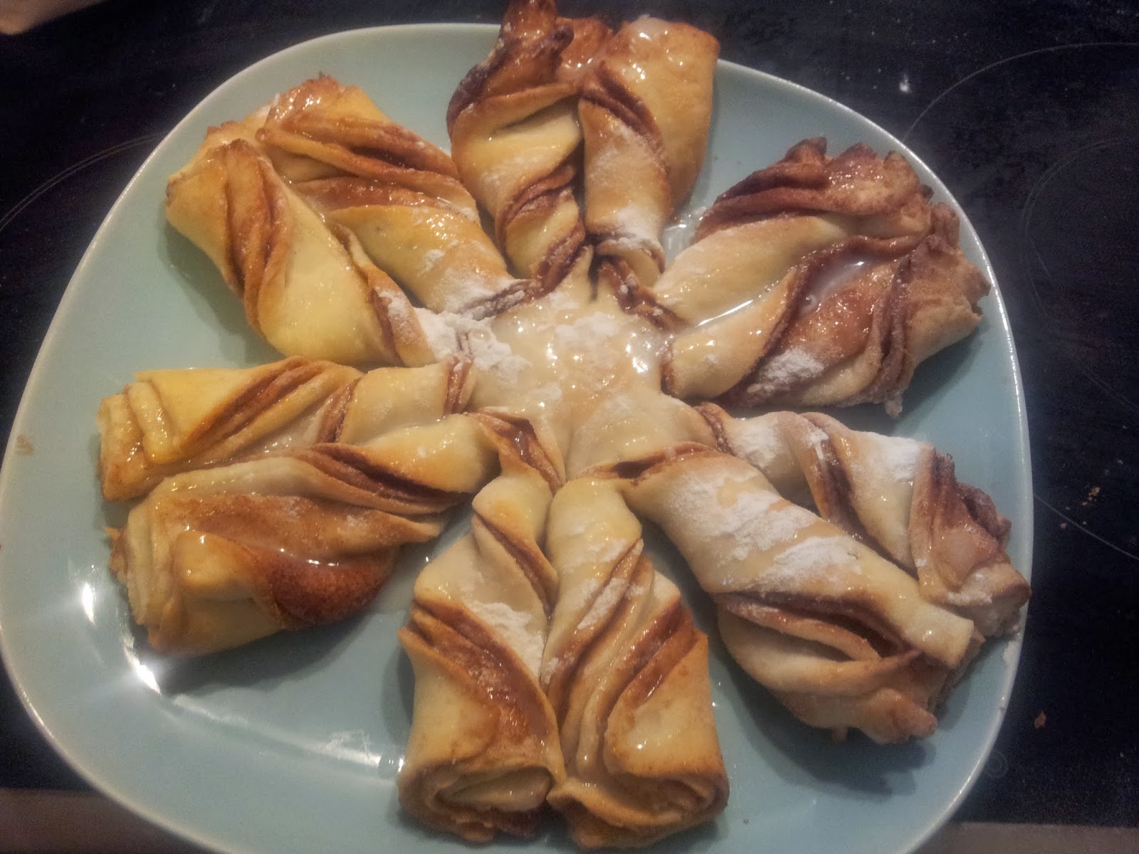 Cooking in Zurich Cinnamon Roll Snowflake