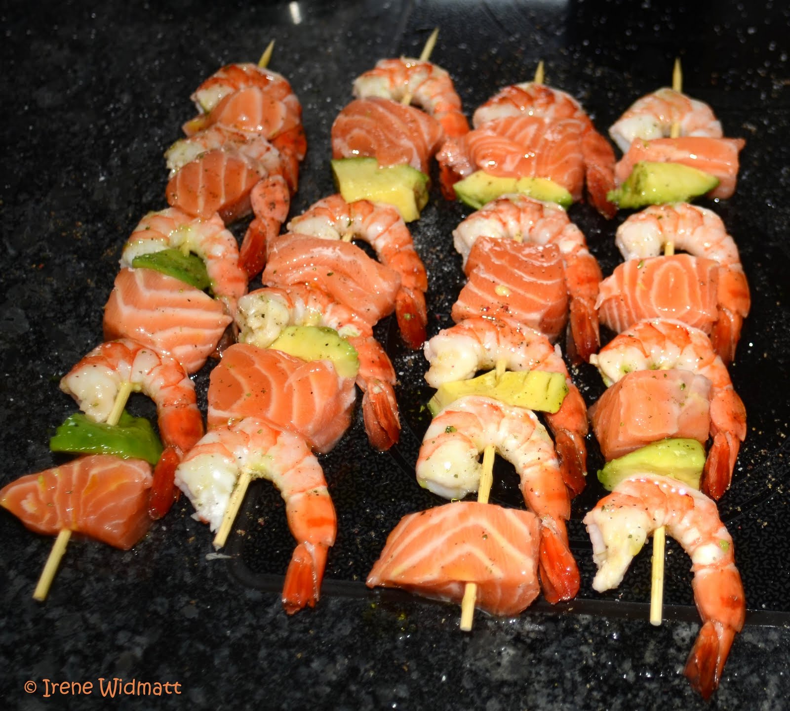 Lachs- Crevetten- Spiesschen mit Avocado • widmatt