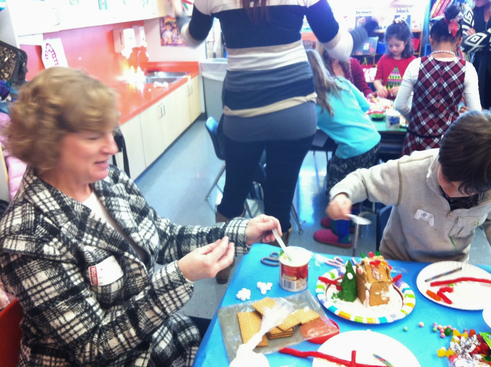 Mrs. Hannah's First Grade Class: Making Gingerbread Houses!