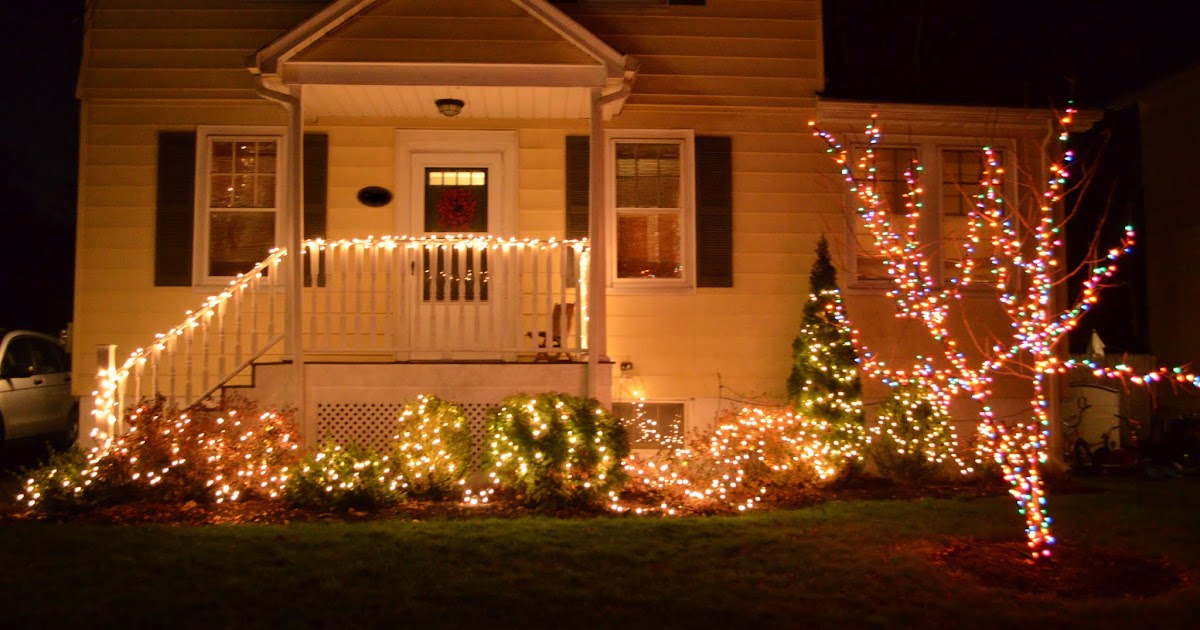 In the Little Yellow House: Outdoor Christmas Lights