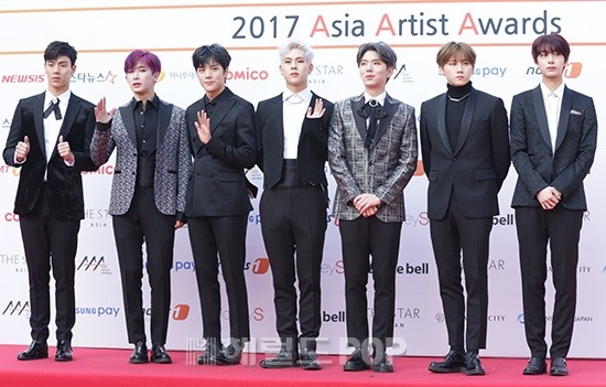 오늘자 AAA 시상식 레드카펫 몬스타엑스.jpg | 인스티즈