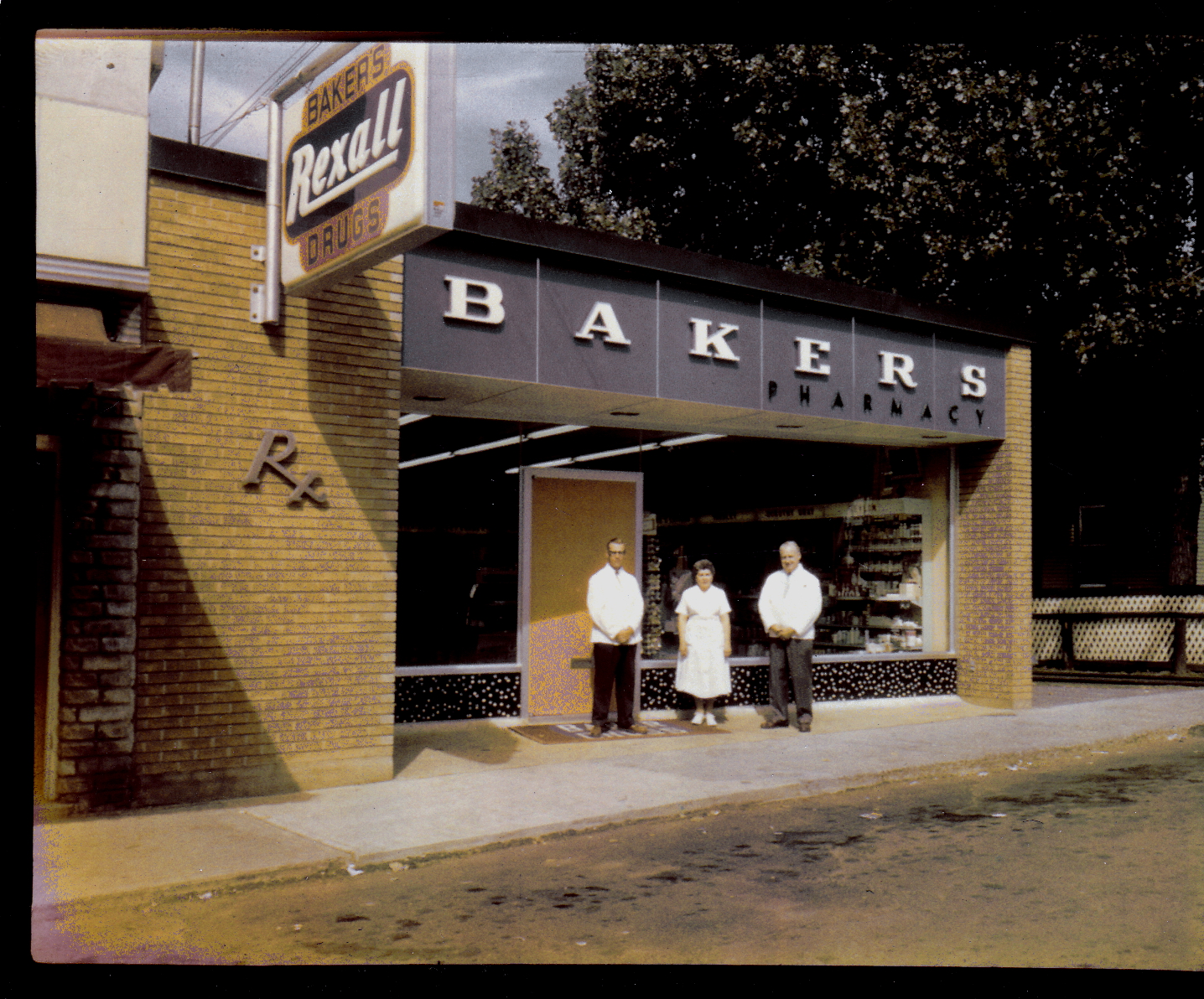 Kanada Rail Baker's Drug Store