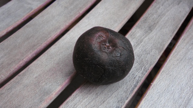Alles Farbe!: Farbfehler: Schwarzer Apfel