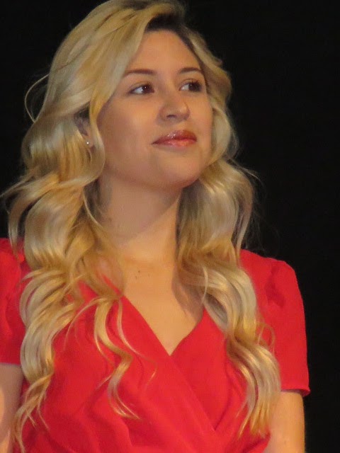 ESPECTACULARIO: NICOLE VALE CON GRANDES DEL TEATRO