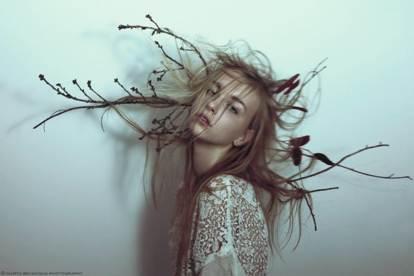 A fotografia poética e artística com toques fashion com belas mulheres de Marta Bevacqua Marta Bevacqua fotografia fashion artística beleza modelos mulheres arte poesia