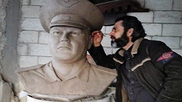 وفاء فنان - نحات سوري يصنع تمثال للطيار الروسي "بيشكوف"