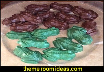 Cybrtrayd A126 Frog Chocolate Candy Mold with Exclusive Cybrtrayd Copyrighted Chocolate Molding Instructions