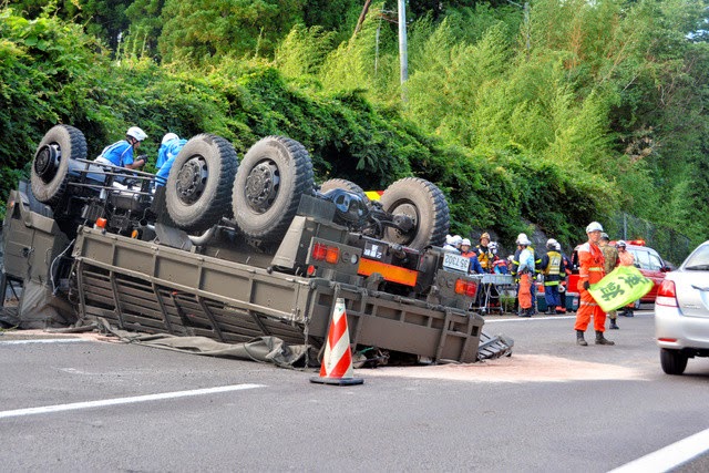 Japanese+Self-Defense+Forces+truck+overturned+injuring+22+1.jpg