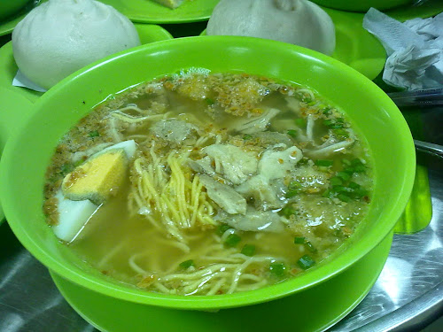 batchoy at wewin's iloilo international airport