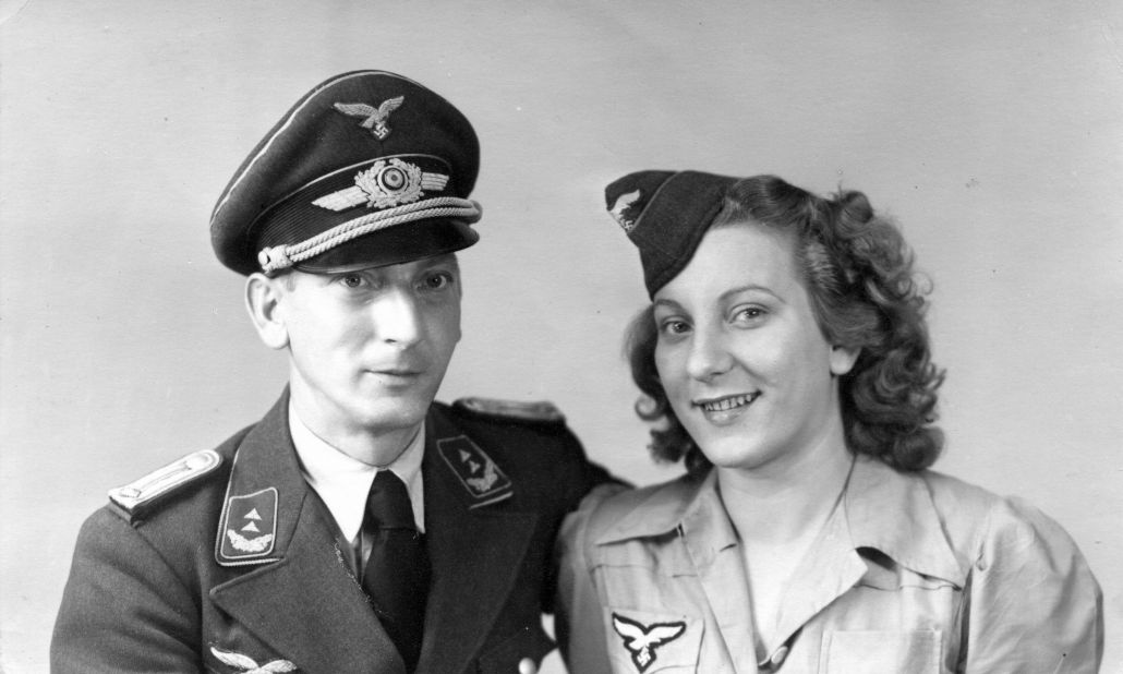 World War II in Pictures Wartime Couples