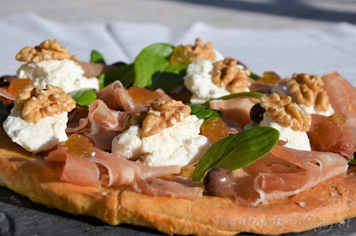 Piazza, Prosciutto, Ricotta, Olive Taggiasche e Salsa di Fichi