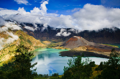 Inilah 5 Danau Ajaib Yang Hanya Ada di Indonesia