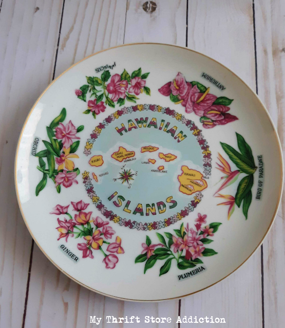 Check out this week's fabulous vintage finds including collectible state souvenir plates available at thriftstoreaddiction.etsy.com! vintage finds of the week
