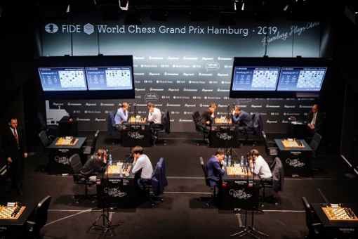 La vue sur le scène avec les rencontres d'échecs - Photo © site officiel