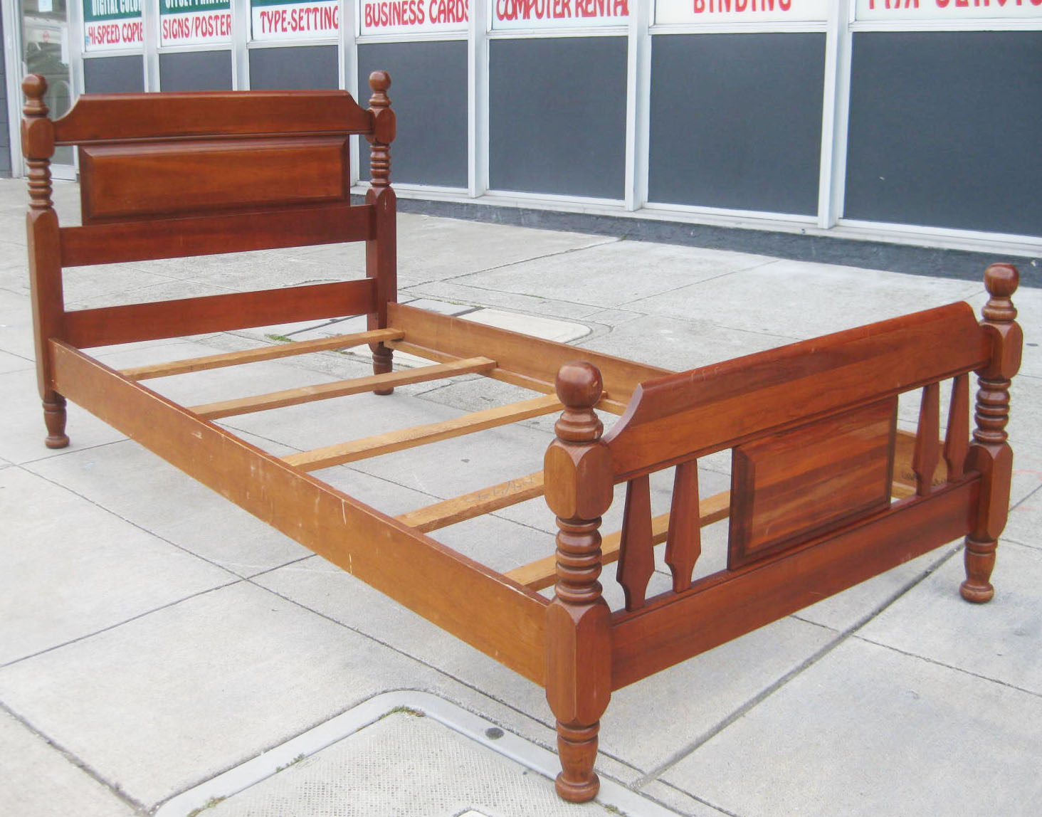 UHURU FURNITURE & COLLECTIBLES SOLD Twin Bed Frame 40