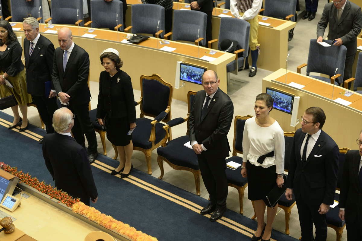 la Famille Royale a assisté à la Cérémonie au Parlement pendant laquelle le Roi a prononcé un discours.