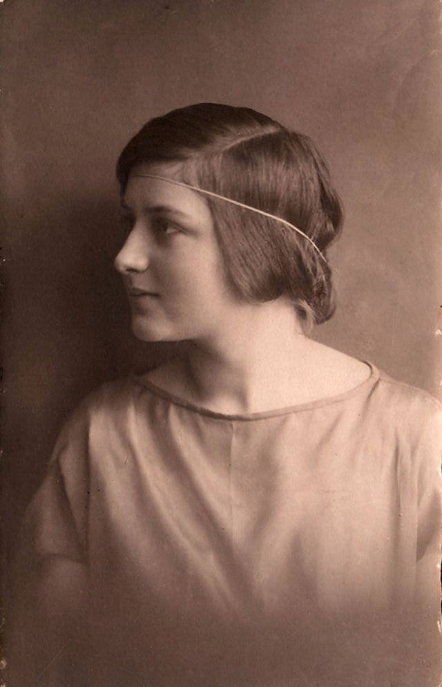 Bob Haircut The Hairstyle That Defined The 1920s Vintage Everyday